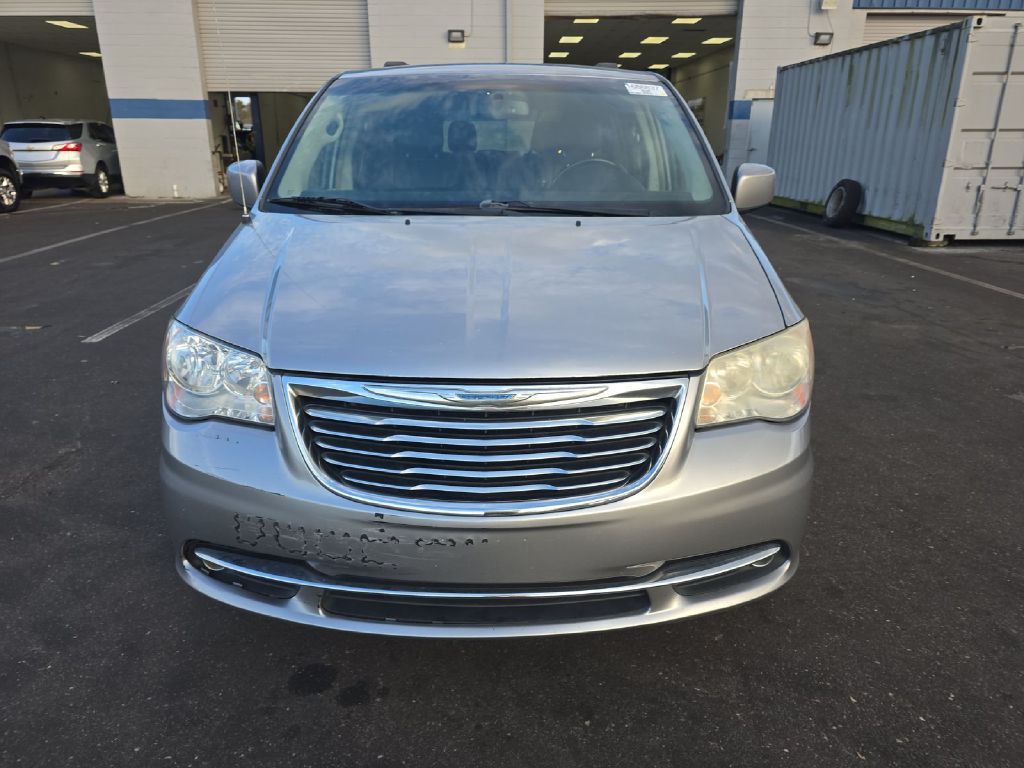 2016 Chrysler Town & Country Image 10