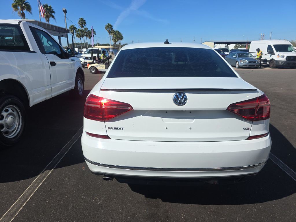 2018 Volkswagen Passat Image 4