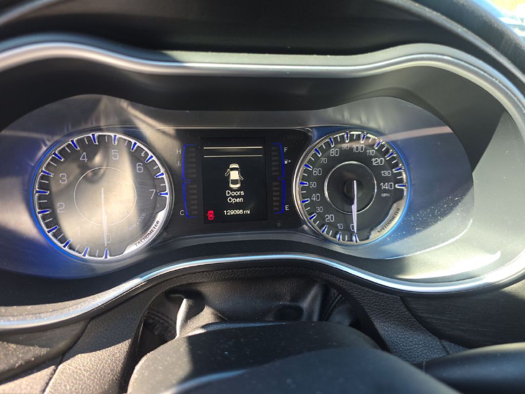 2015 Chrysler 200 Image 3