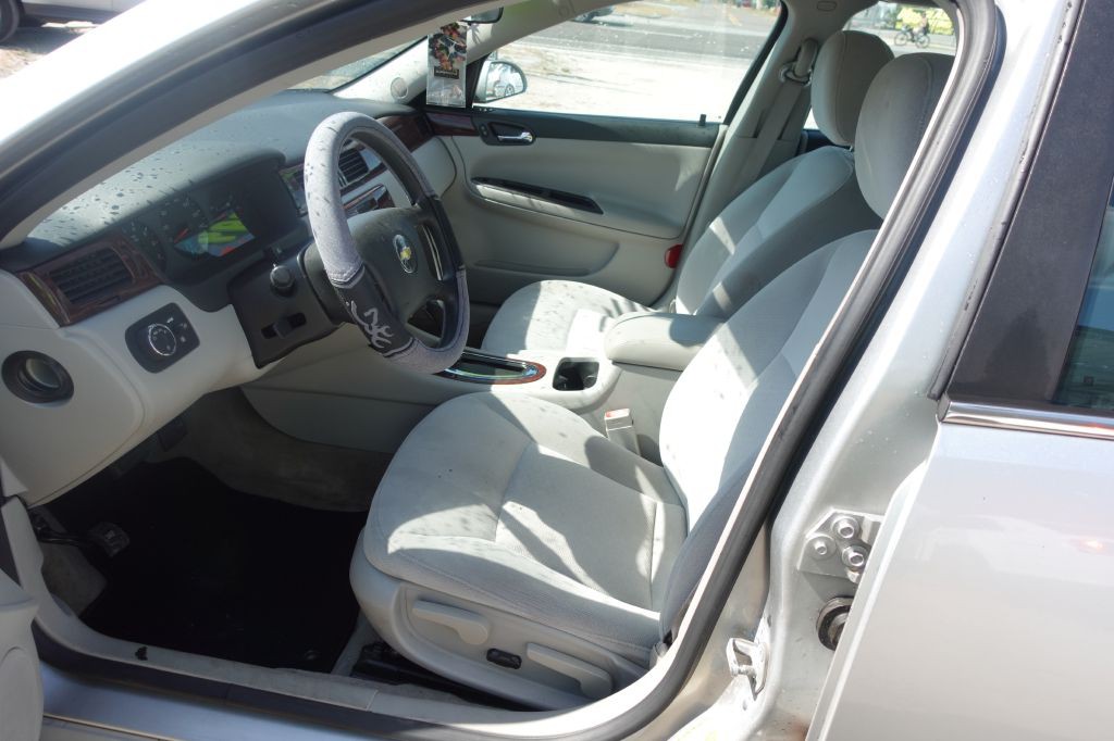 2011 Chevrolet Impala Image 10