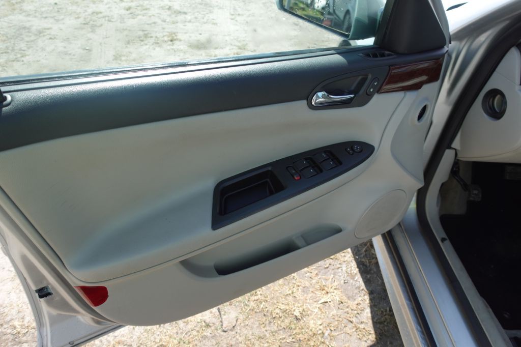 2011 Chevrolet Impala Image 11