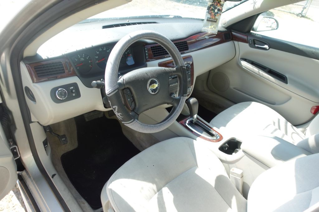 2011 Chevrolet Impala Image 12