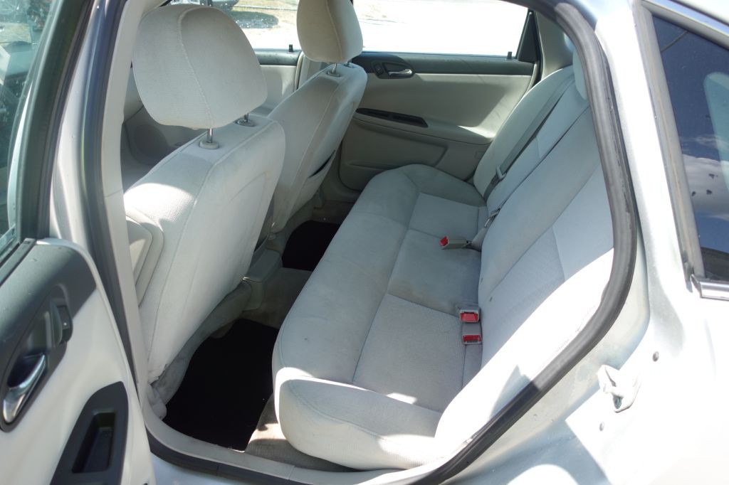 2011 Chevrolet Impala Image 13