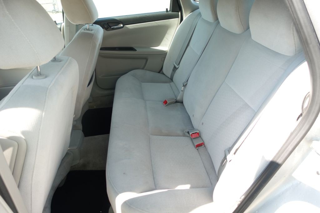 2011 Chevrolet Impala Image 14