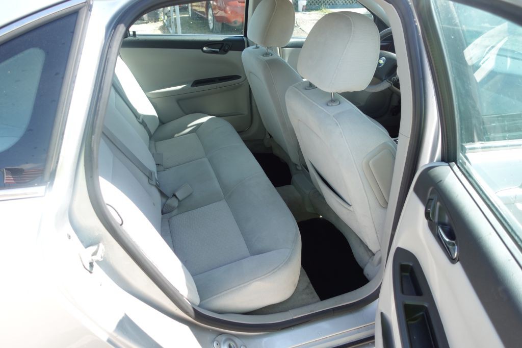 2011 Chevrolet Impala Image 15