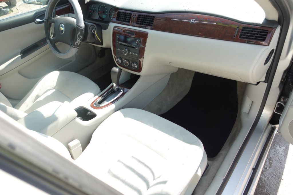 2011 Chevrolet Impala Image 19
