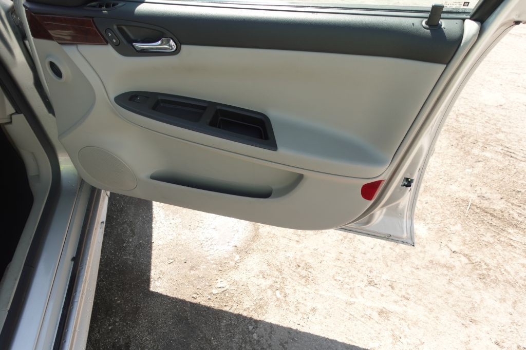 2011 Chevrolet Impala Image 20