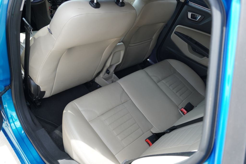 2014 Ford Fiesta Image 9
