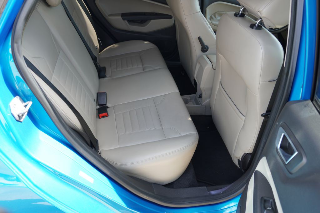 2014 Ford Fiesta Image 11