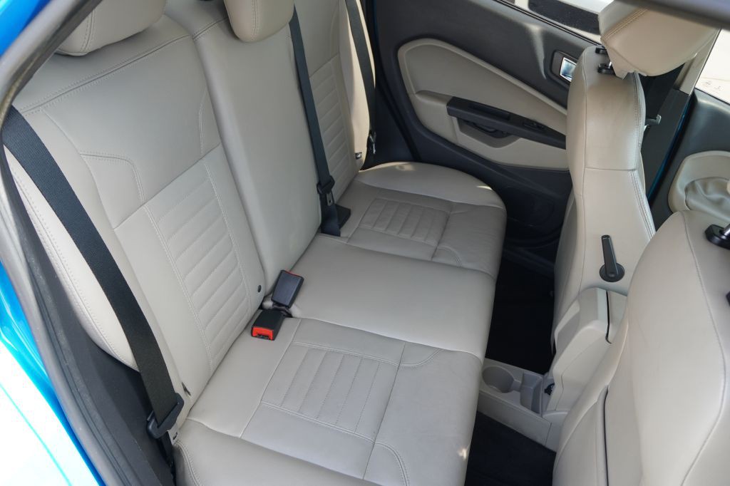 2014 Ford Fiesta Image 12
