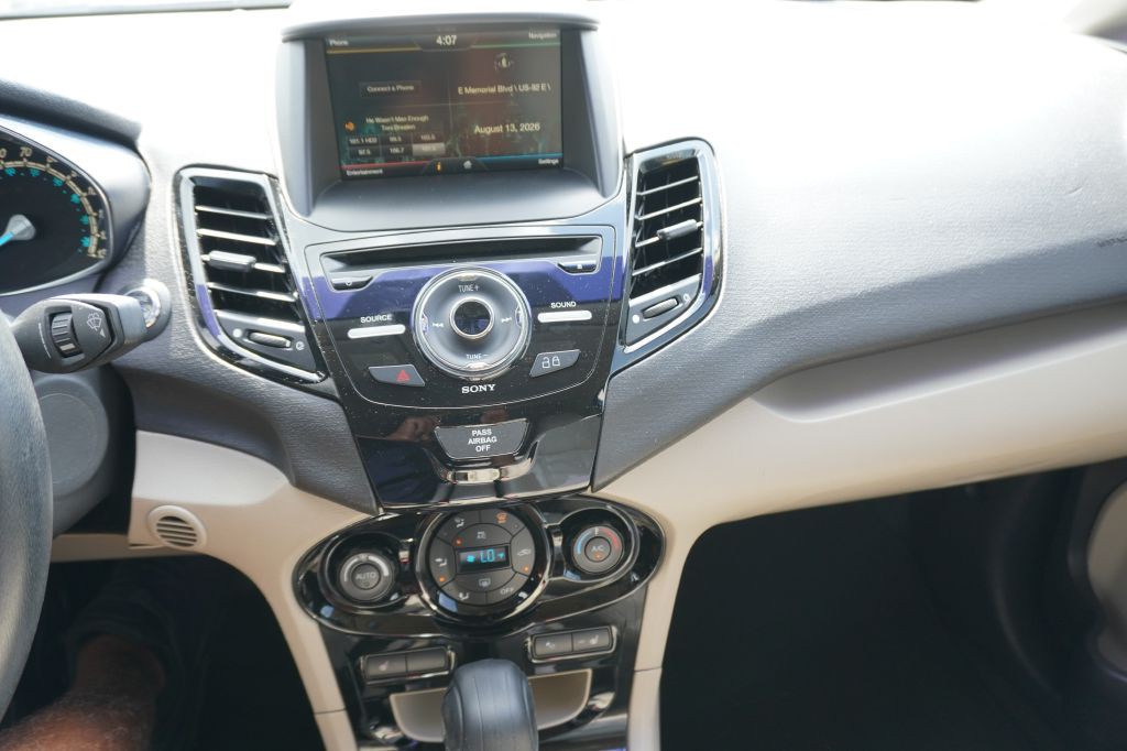2014 Ford Fiesta Image 16