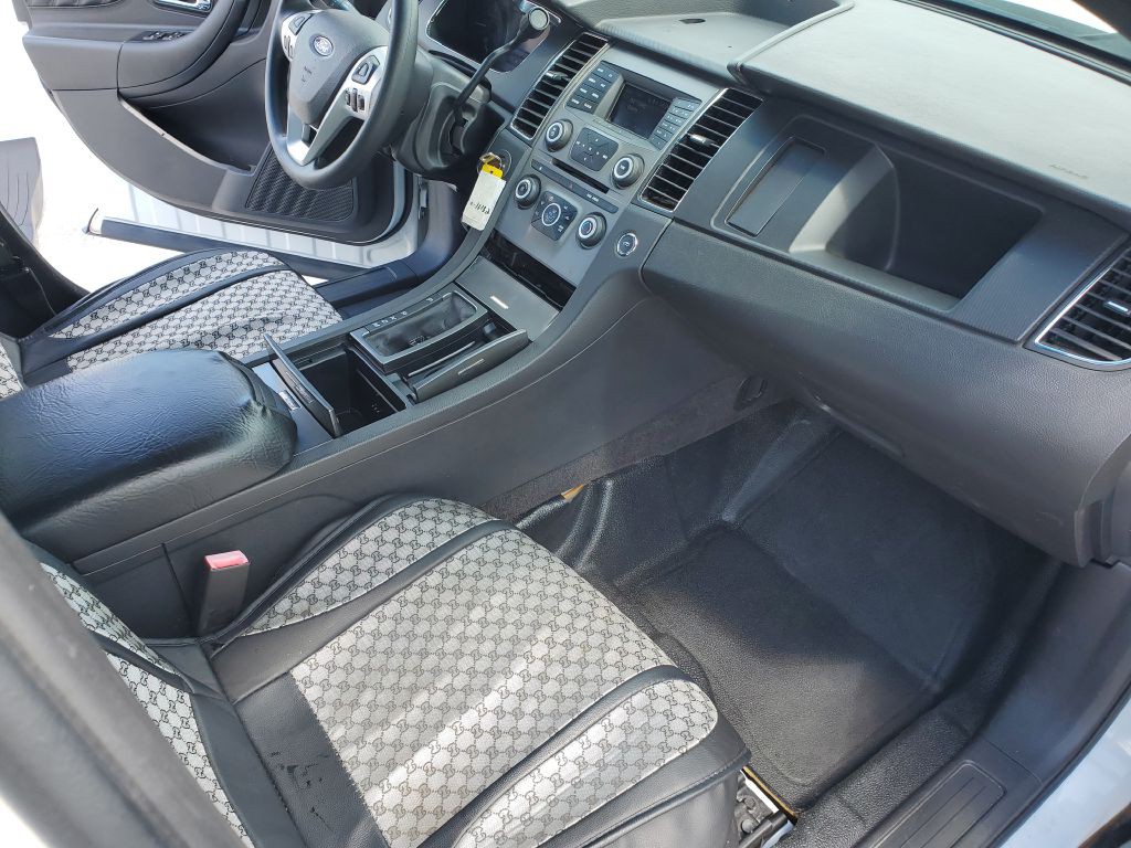 2015 Ford Taurus Image 8