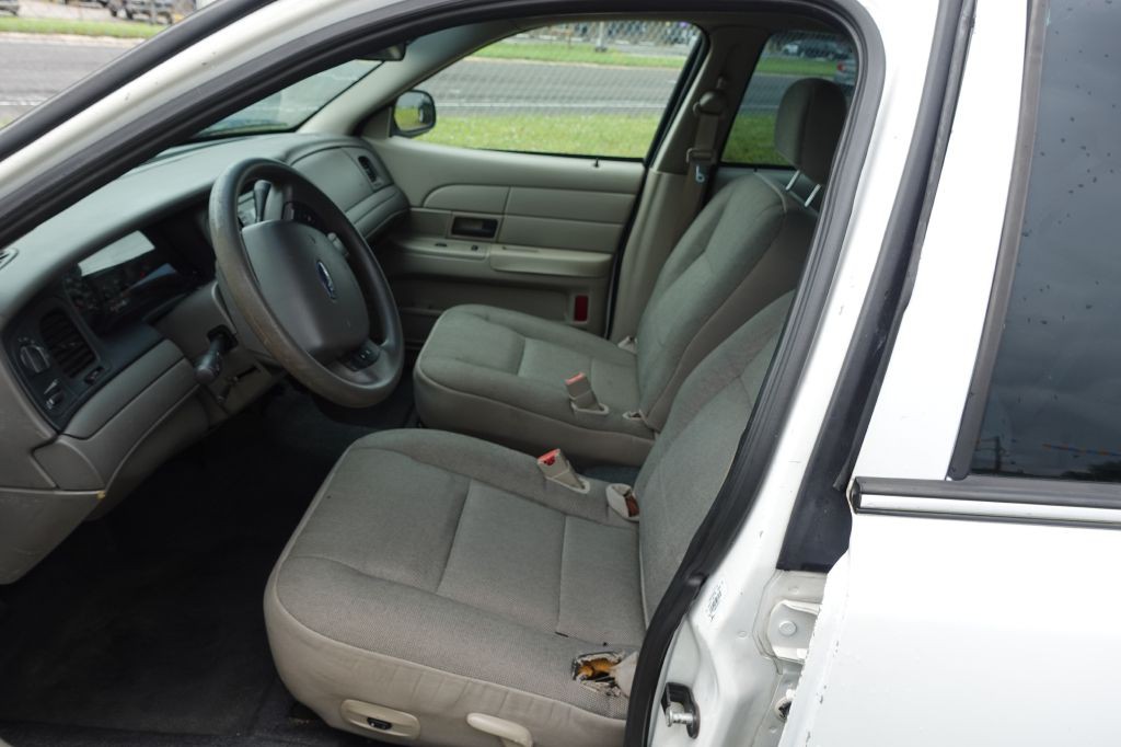 2008 Ford Crown Victoria Image 4