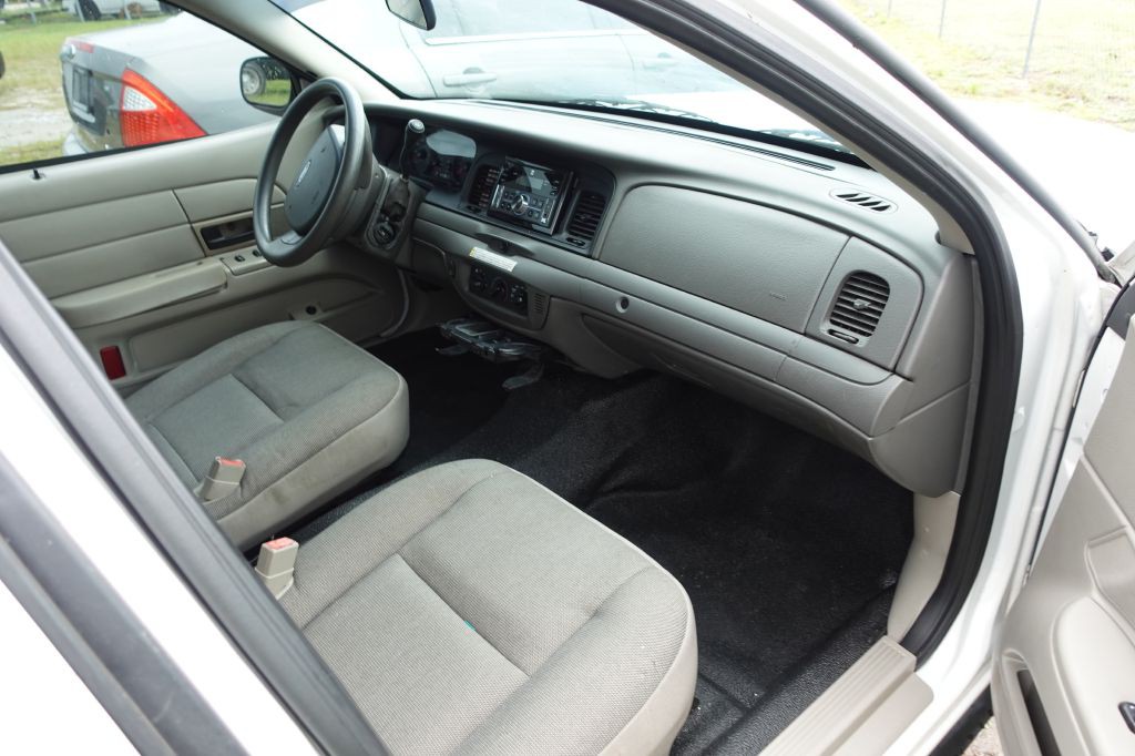 2008 Ford Crown Victoria Image 10