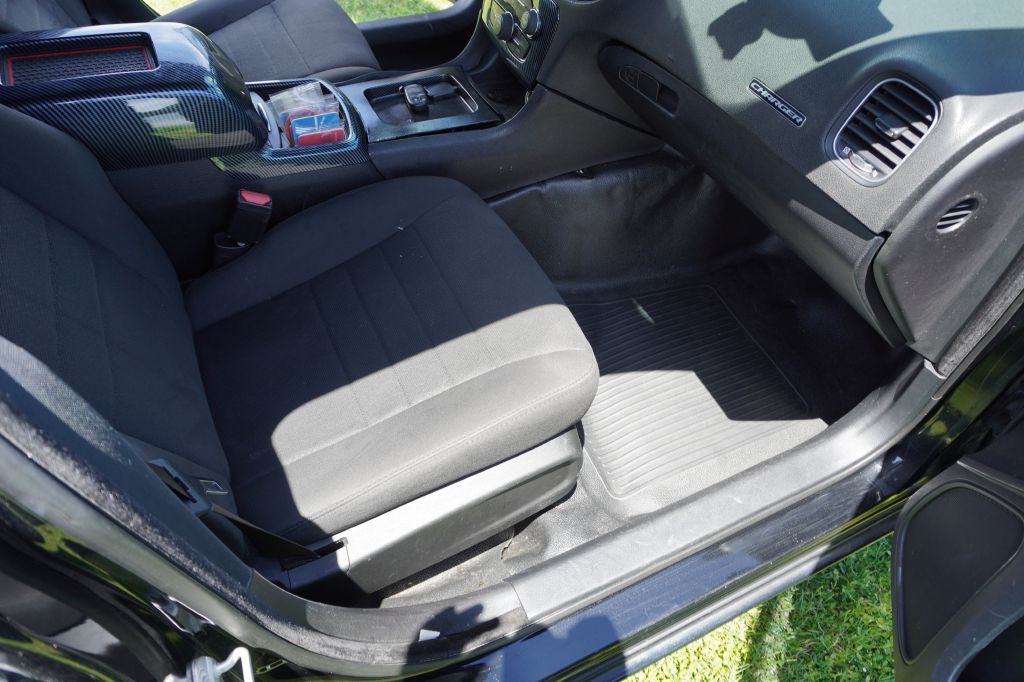 2015 Dodge Charger Image 12
