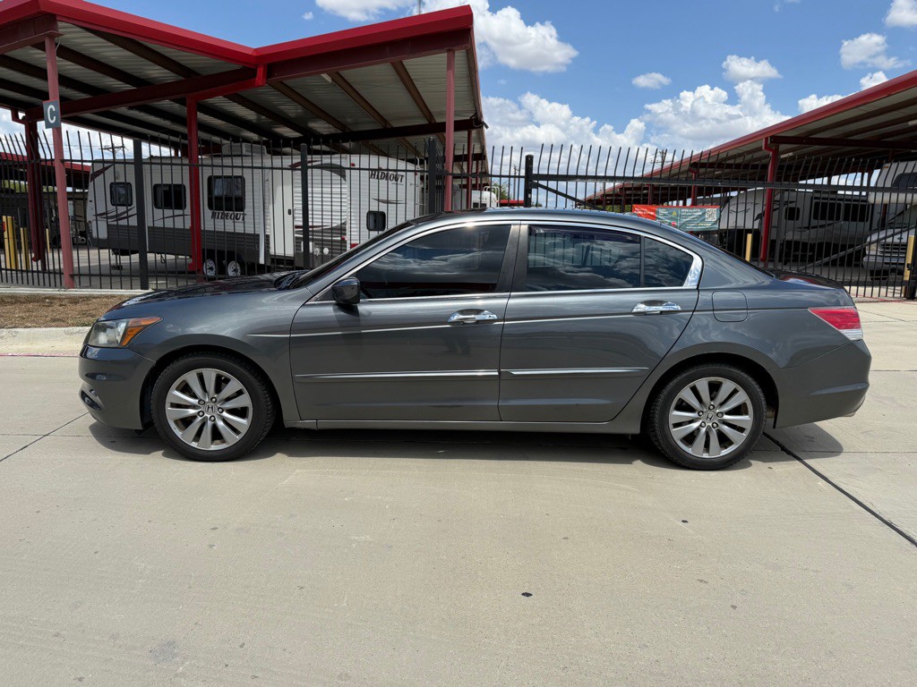 2011 Honda Accord Image 2
