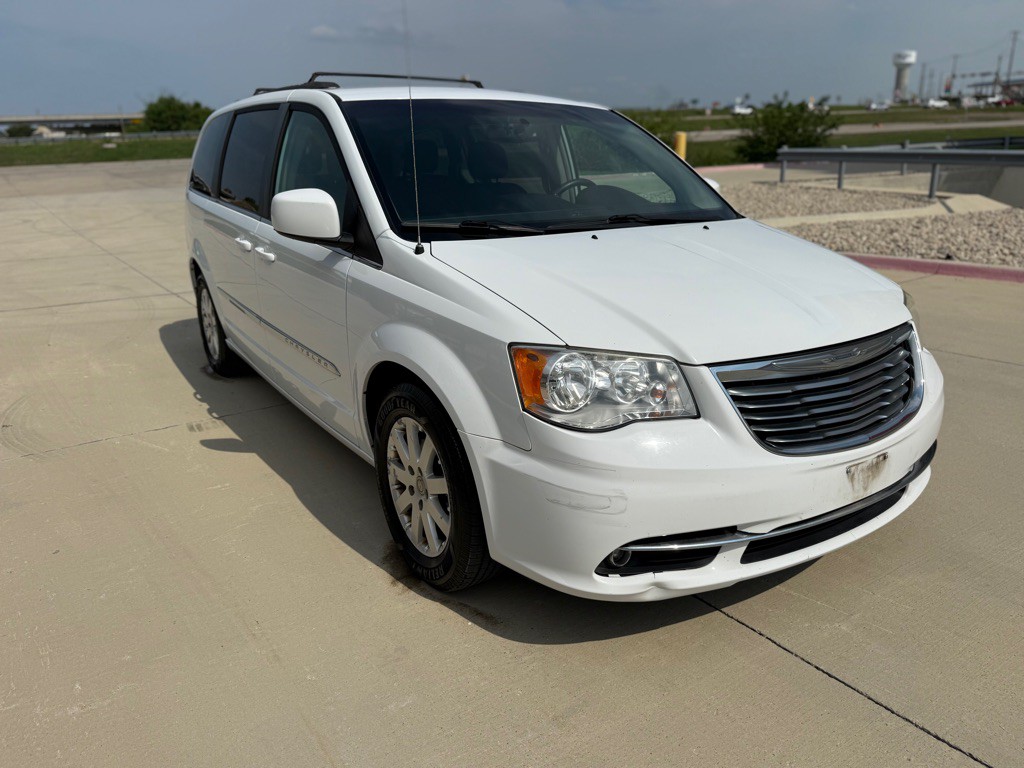 2015 Chrysler Town & Country Image 6