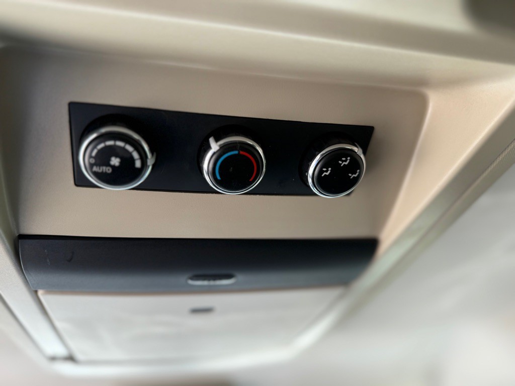 2015 Chrysler Town & Country Image 12