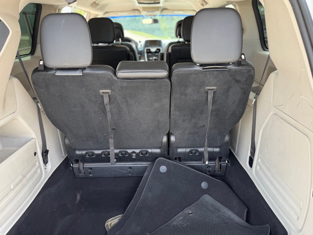 2015 Chrysler Town & Country Image 21