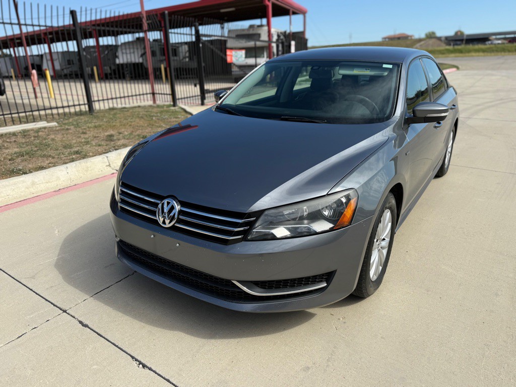 2015 Volkswagen Passat Image 1