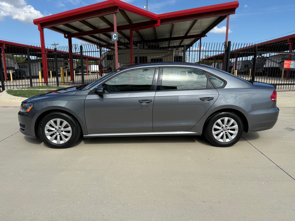 2015 Volkswagen Passat Image 2