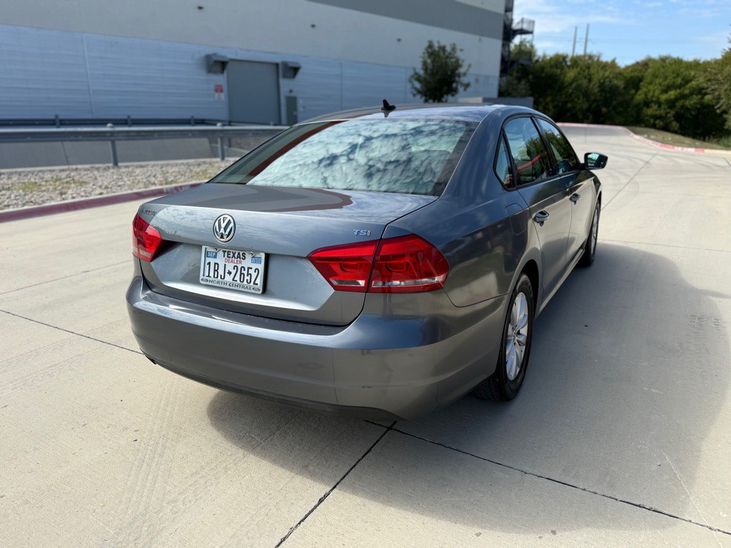 2015 Volkswagen Passat Image 4