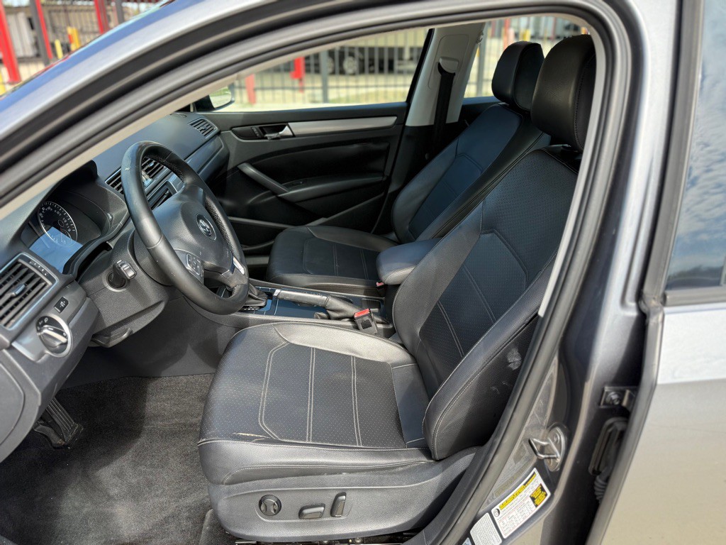 2015 Volkswagen Passat Image 8