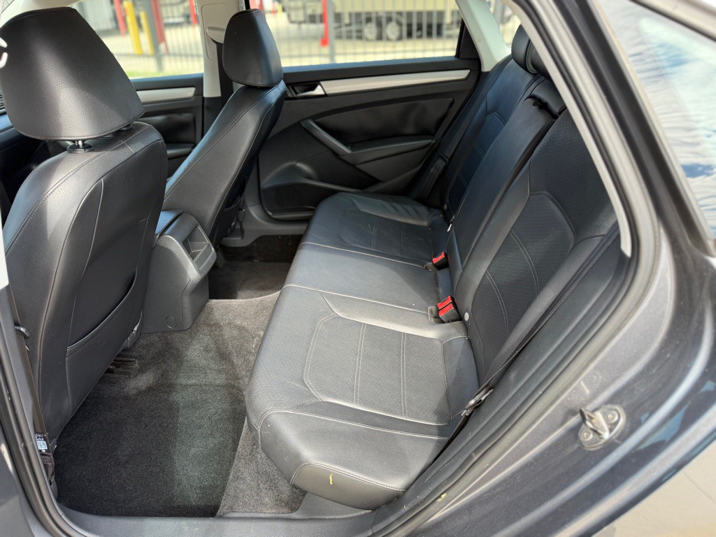 2015 Volkswagen Passat Image 9