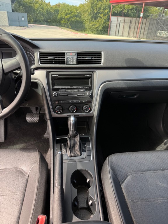 2015 Volkswagen Passat Image 15