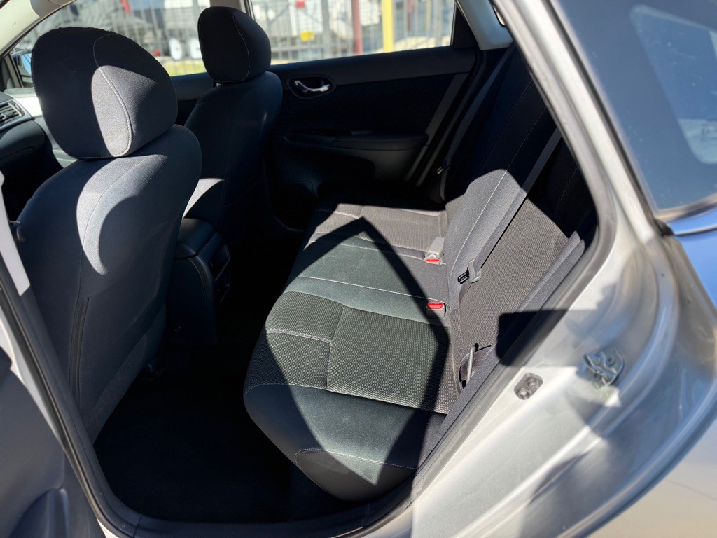 2016 Nissan Sentra Image 9
