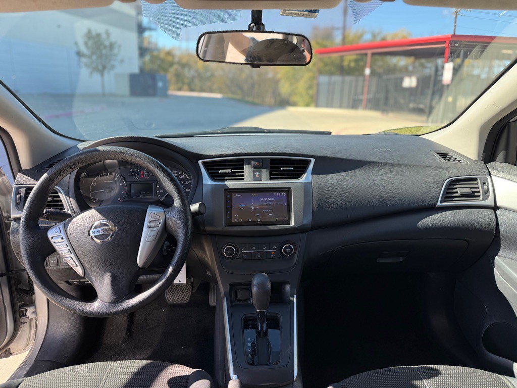 2016 Nissan Sentra Image 10