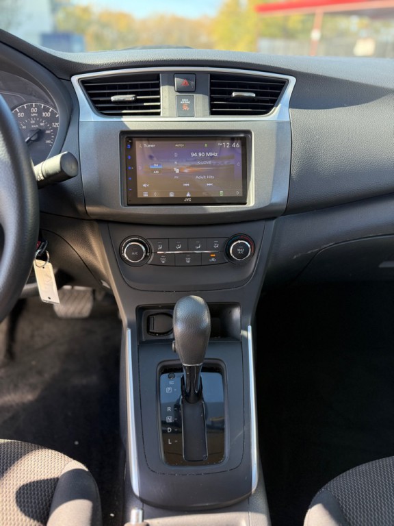 2016 Nissan Sentra Image 12
