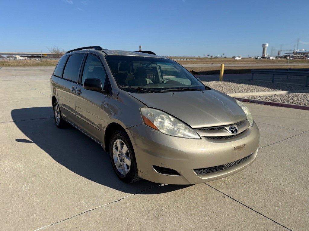 2010 Toyota Sienna Image 6