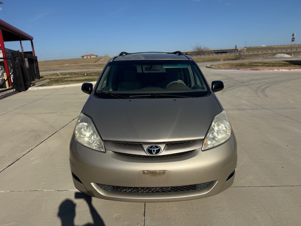 2010 Toyota Sienna Image 7