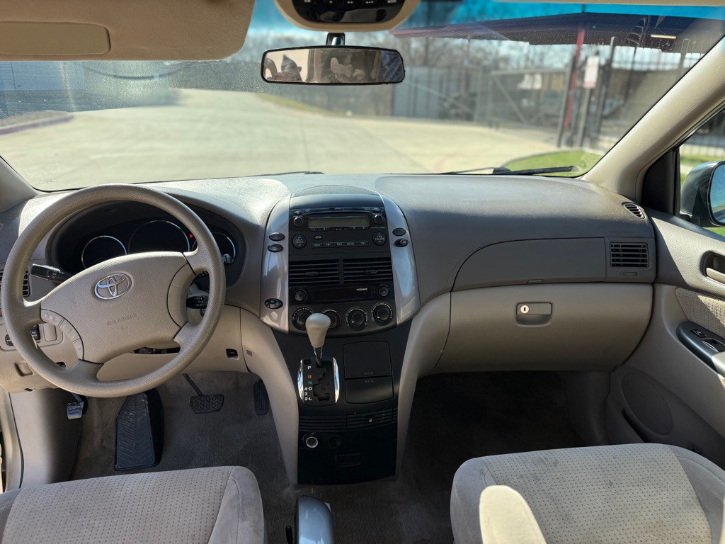 2010 Toyota Sienna Image 11