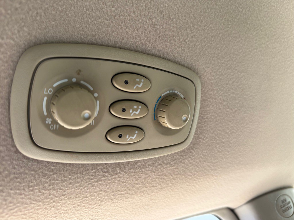 2010 Toyota Sienna Image 12