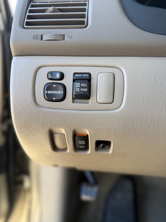 2010 Toyota Sienna Image 17