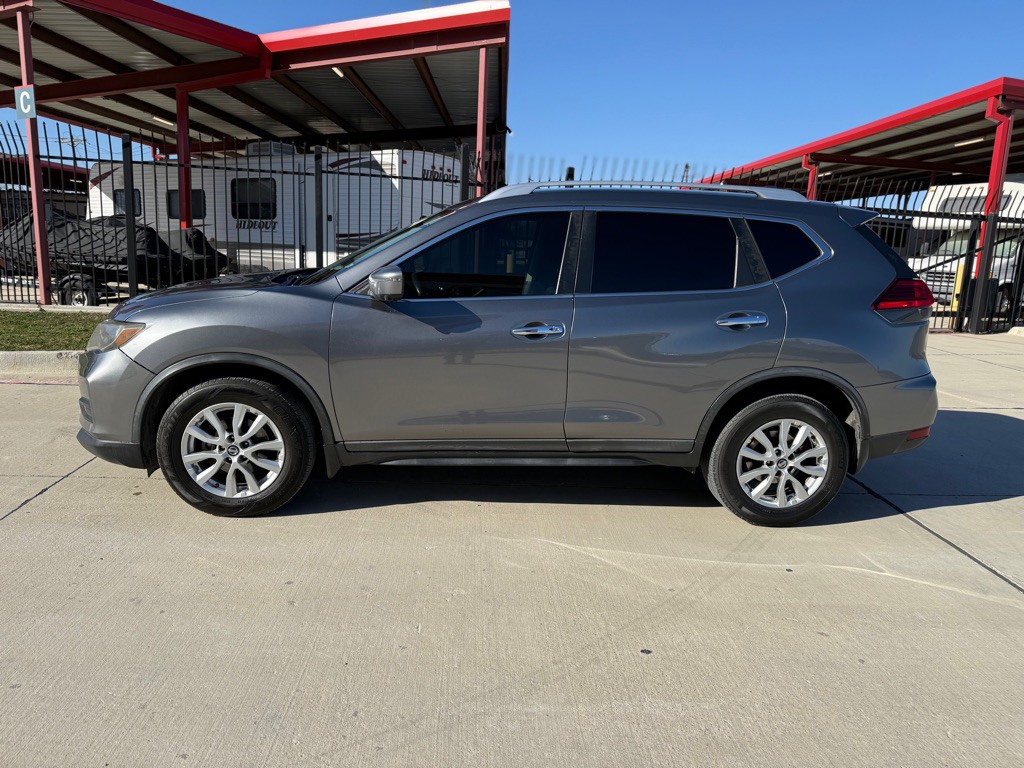 2017 Nissan Rogue Image 2