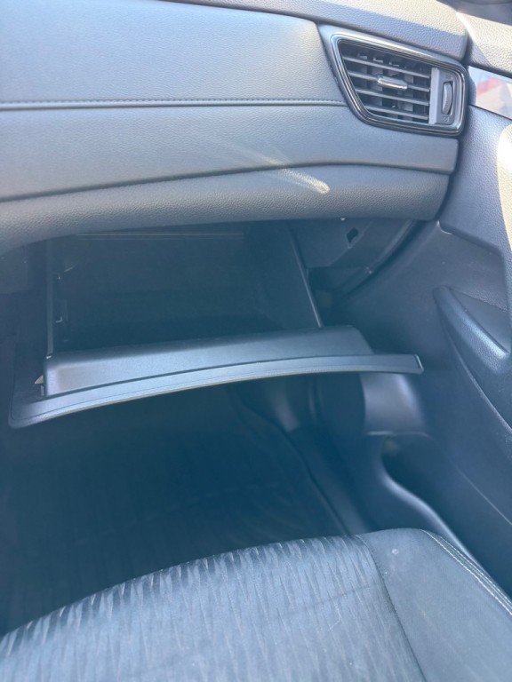 2017 Nissan Rogue Image 18