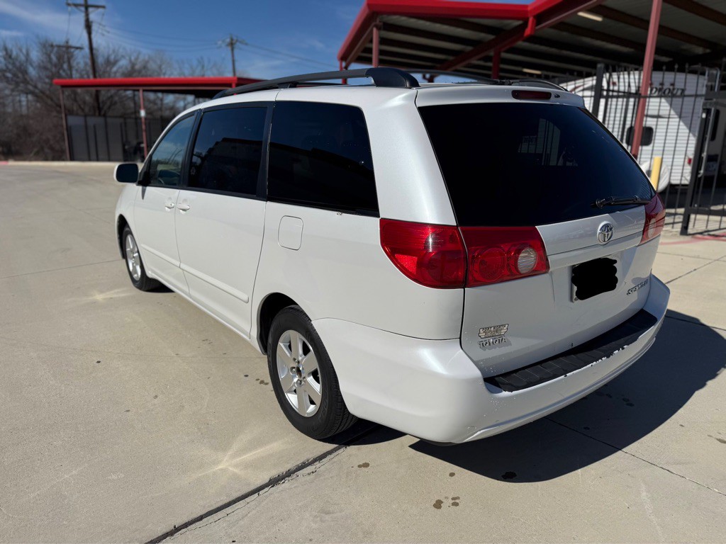 2008 Toyota Sienna Image 3