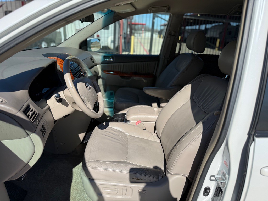 2008 Toyota Sienna Image 8