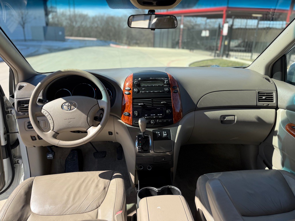 2008 Toyota Sienna Image 11