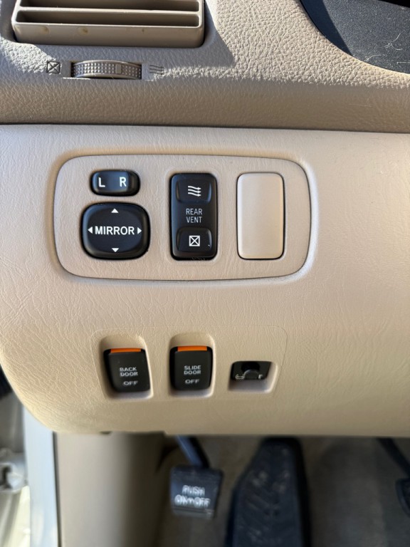 2008 Toyota Sienna Image 19