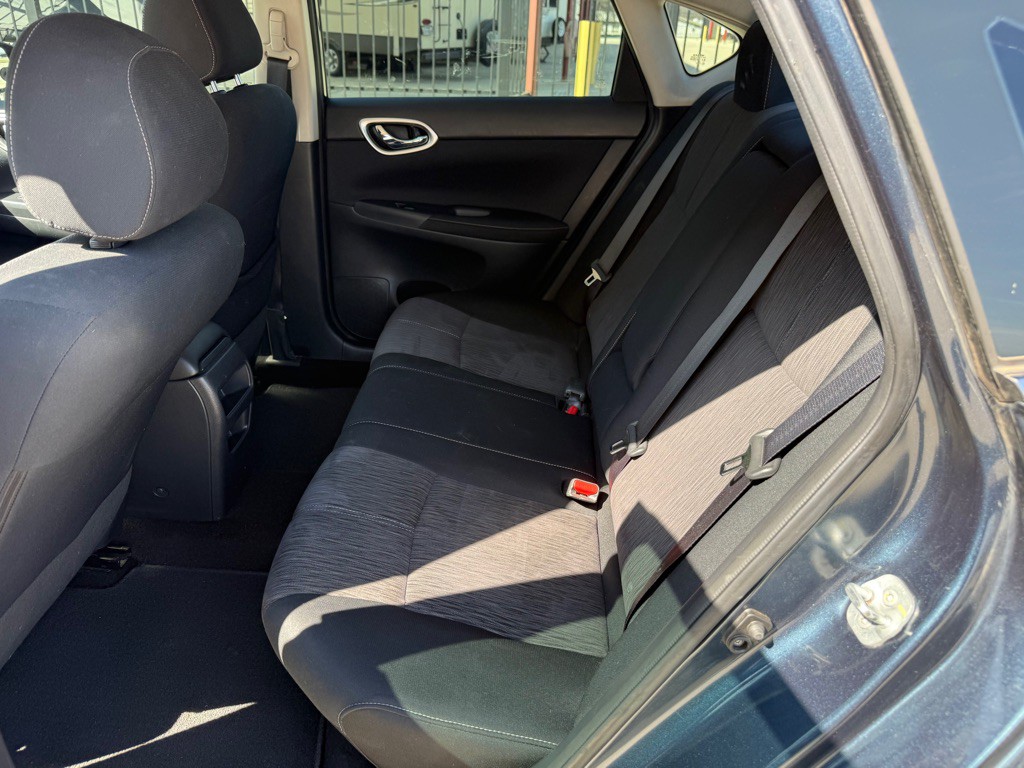 2015 Nissan Sentra Image 9