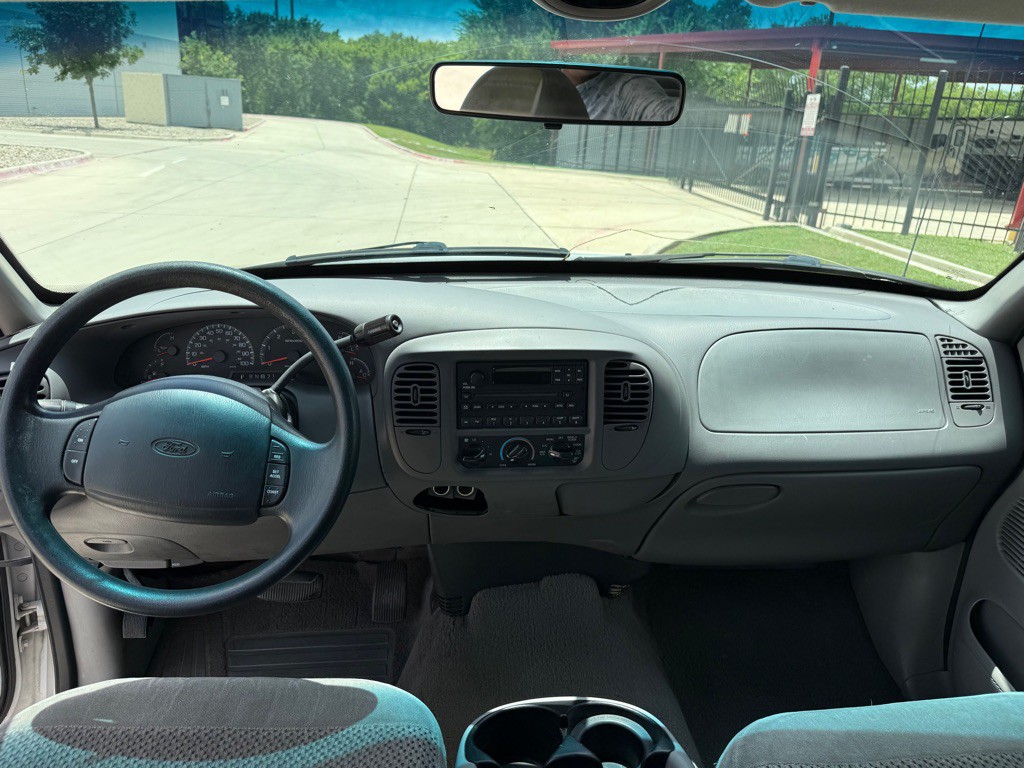 2001 Ford F-150 Image 10