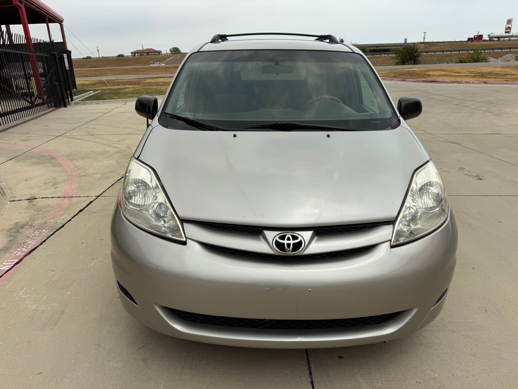 2010 Toyota Sienna Image 7