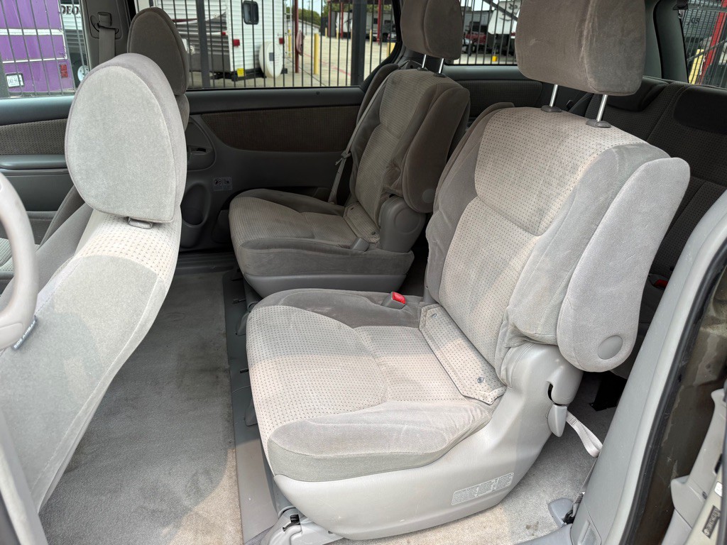 2010 Toyota Sienna Image 9