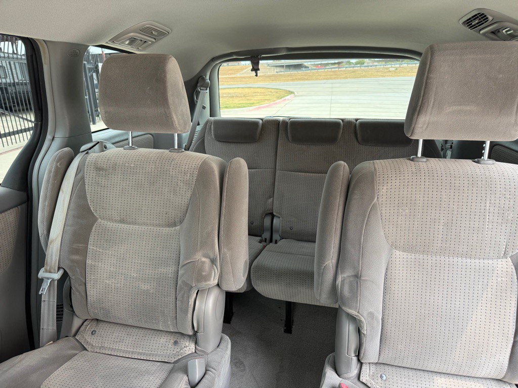 2010 Toyota Sienna Image 10