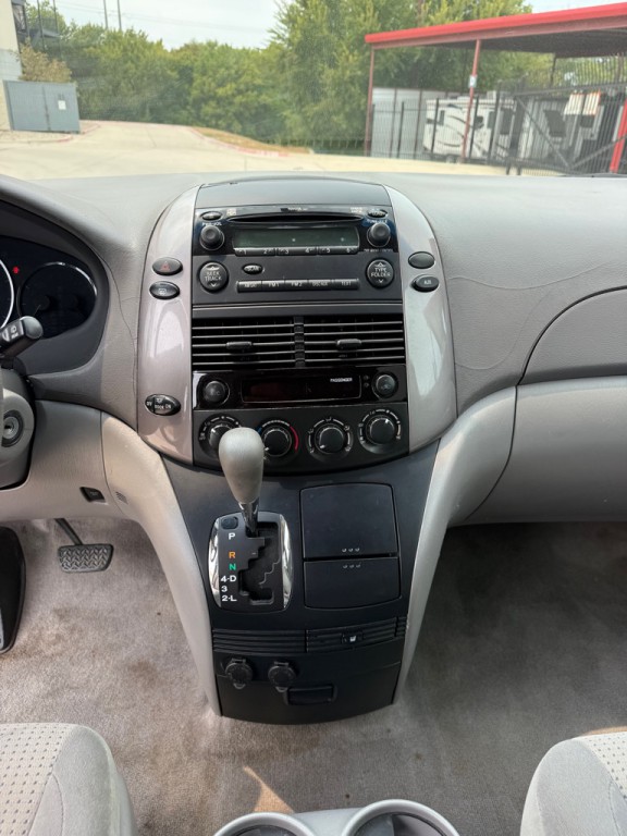 2010 Toyota Sienna Image 12