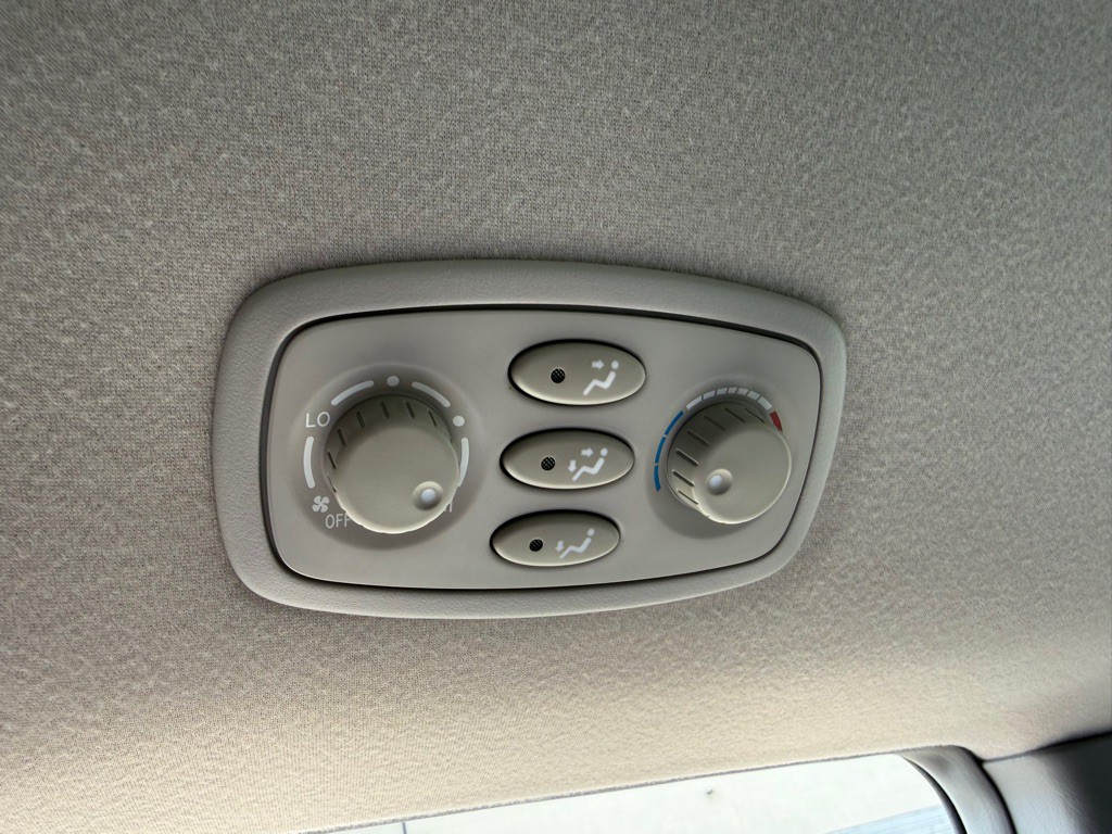 2010 Toyota Sienna Image 13